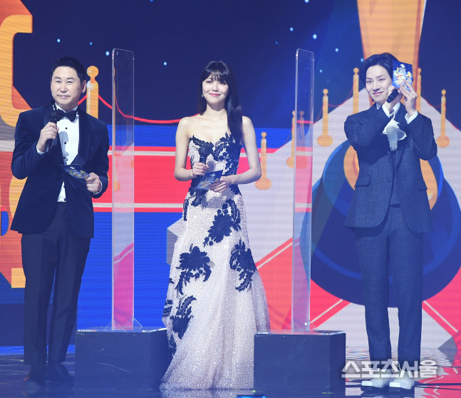 [포토] 신동엽-수영-김희철, '서가대' 2부를 시작합니다~