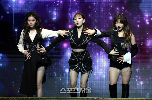 [포토] 트와이스 사나-나연-지효 '성숙미 물씬'
