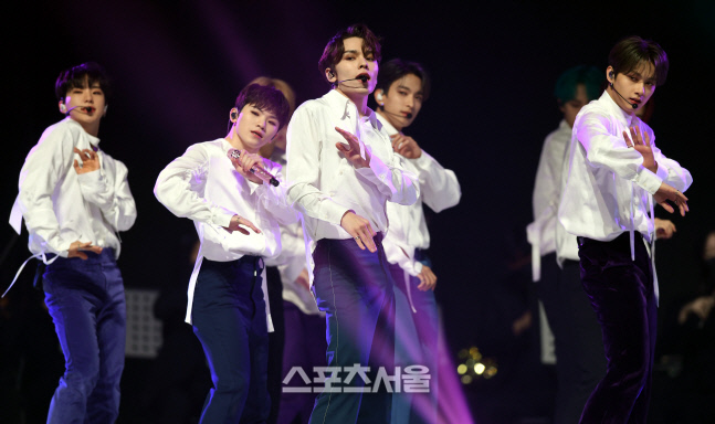 [포토] 세븐틴 버논 '여심 저격 눈망울'