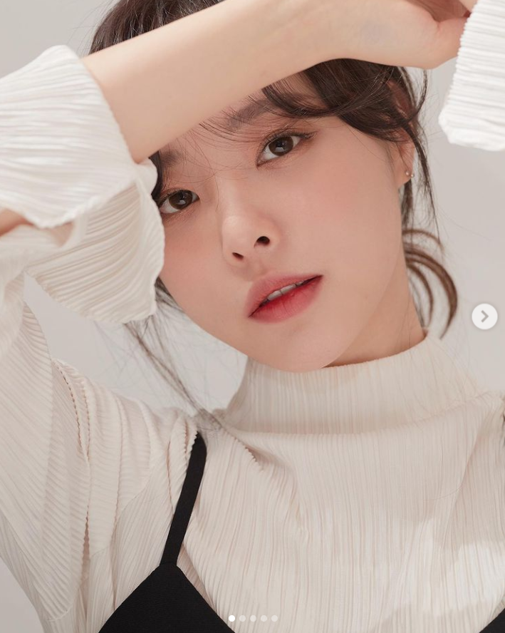 박성광♥ 이솔이, 배우 뺨치는 미모에 분위기까지[★SNS]