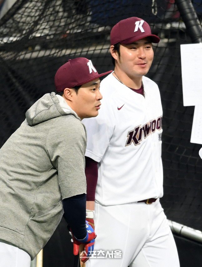 [포토]나란히 키움 모자 쓴 김하성과 박병호