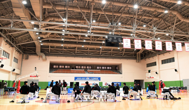 '4人4色' 초보사령탑 스프링캠프 첫 일성은?[SS 포커스]