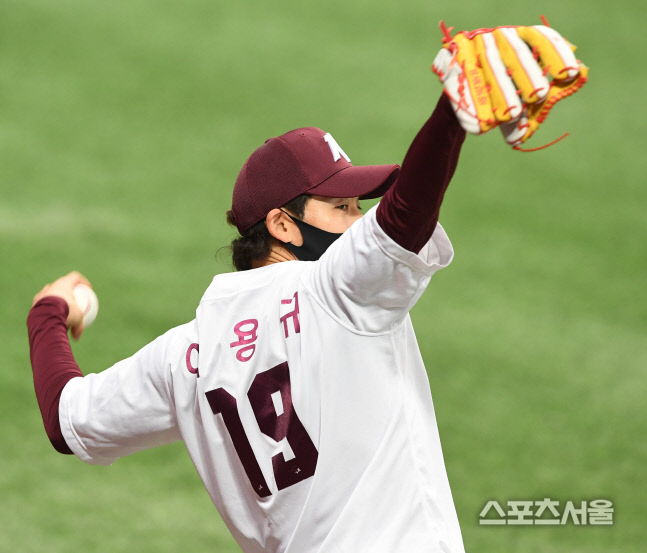 [포토] 키움 이용규, 히어로즈맨으로!