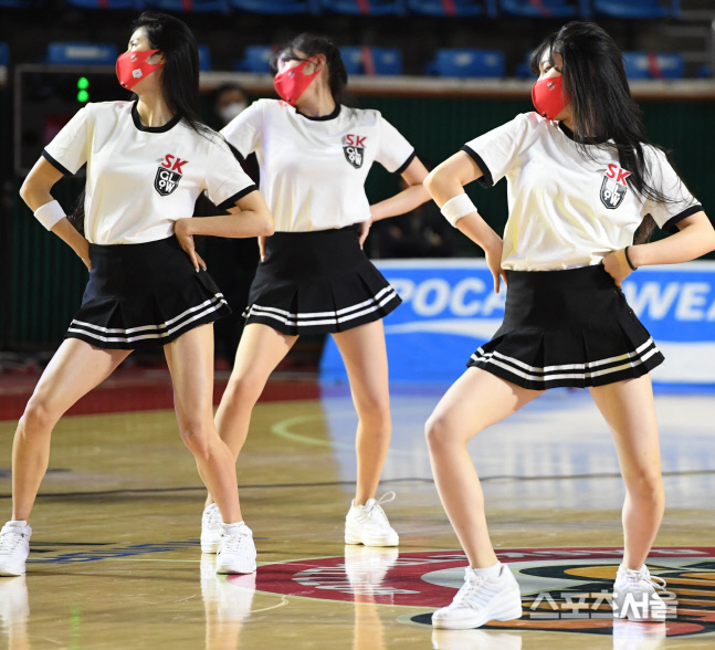 [포토] SK 치어리더, 승리를 향한 몸짓!
