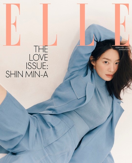 신민아, 난해한 포즈에도 우아한 분위기[★화보]