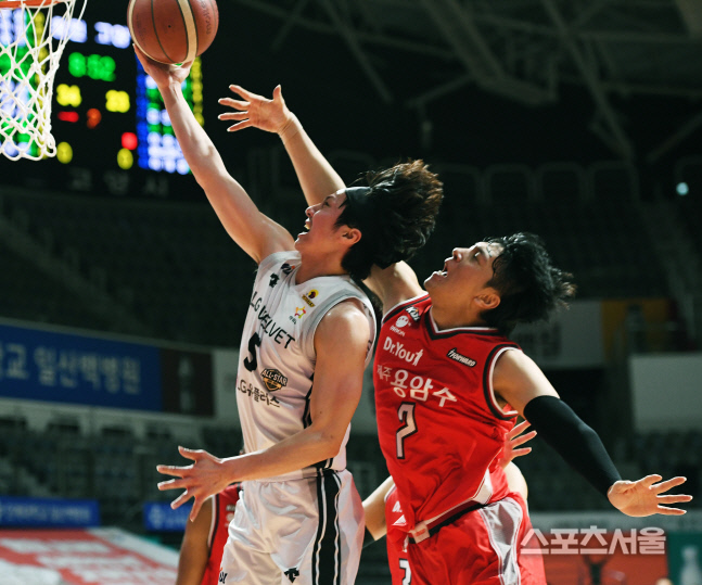 [포토] LG 김시래, 과감한 돌파에 이은 슛!