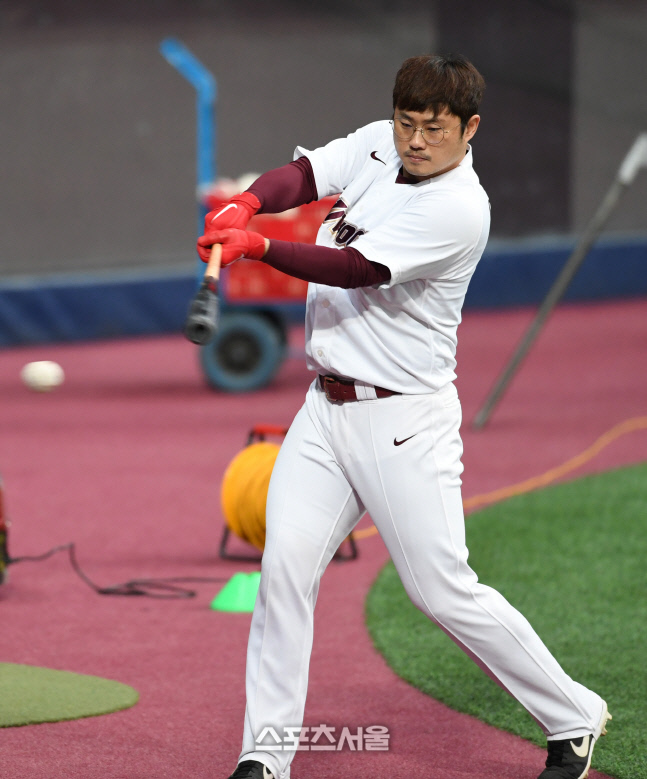 [포토]힘차게 스윙하는 키움 이지영