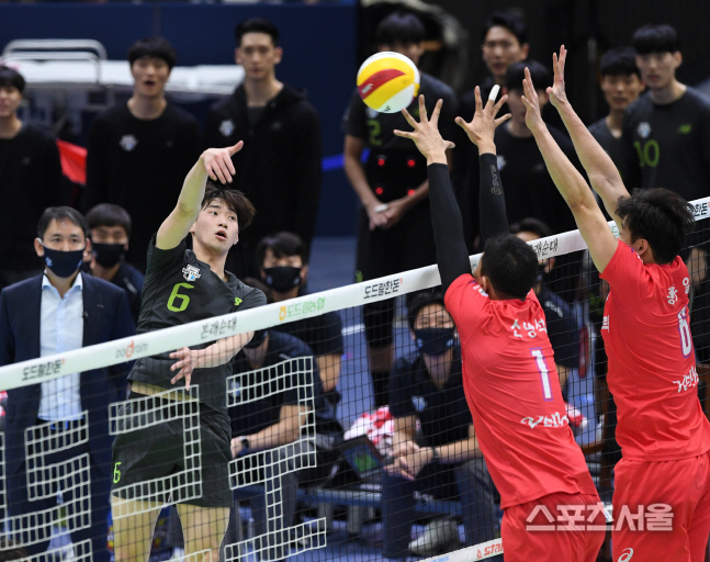 [포토] 현대캐피탈 김선호, 넘겨야 해!