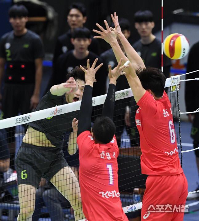 [포토] 현대캐피탈 김선호, 터치 아웃!