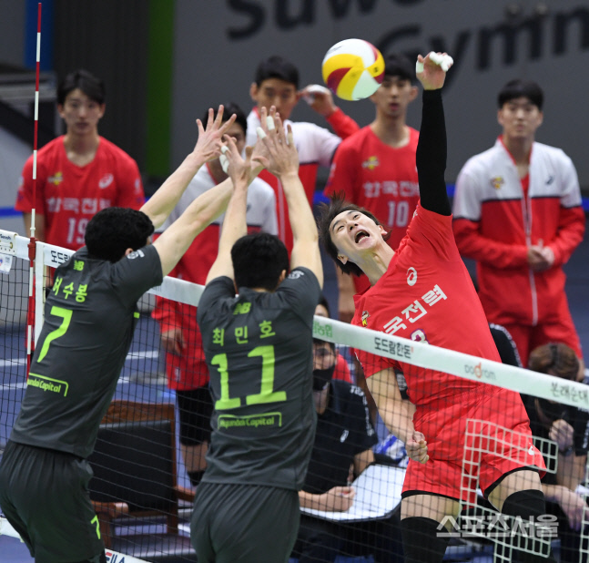 [포토] 한국전력 박철우, 으랏차차!