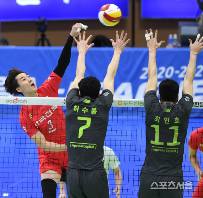 [포토] 한국전력 박철우, 뚫는다!