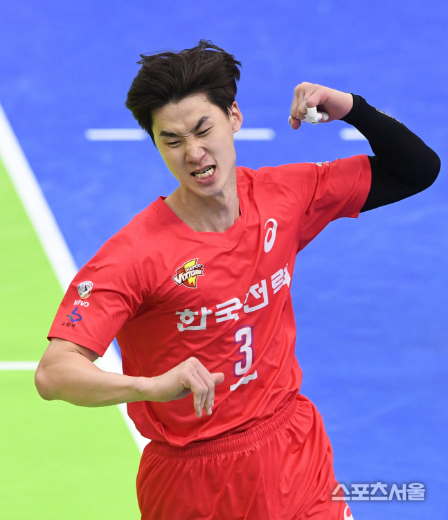 [포토] 한국전력 박철우, 득점 포효!