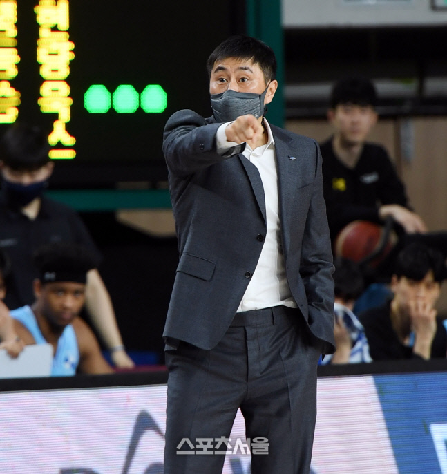 [포토] 이상민 감독 '파울이잖아요'