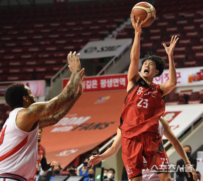 [포토] KGC 전성현, 과감한 돌파와 슛!