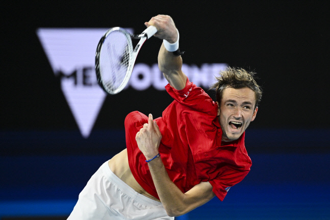 메드베데프의 강력한 서비스