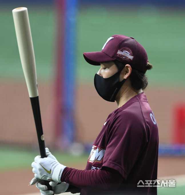 [포토] 키움 이용규, 방망이 꼭 쥐고!
