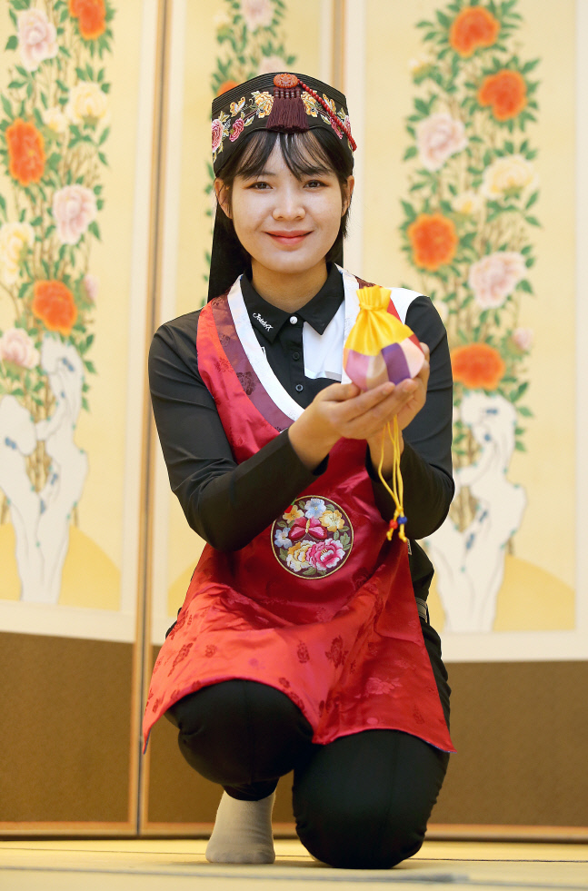 완벽한 프로 변신…'캄보디아 김연아' 스롱 피아비 "다문화 여성에게 용기주고파" [설날인터뷰]