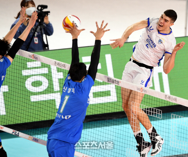 [포토] 삼성화재 마테우스, 터치 아웃!