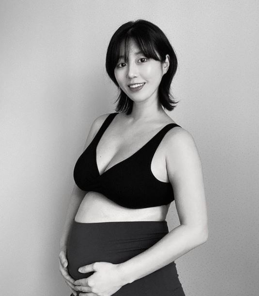 나비, D라인 공개 "임신 25주...배가 찢어질 듯 아파"[★SNS]