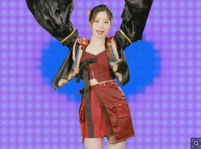 JYP 측 "트와이스 다현·채영 한복 논란, 유사성 인지 못해 죄송" 사과[전문]