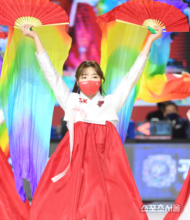 [포토] SK 치어리더, 환상적인 부채춤!