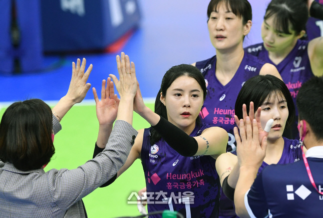 [포토] 이재영-이다영-김세영, 패배는 쓰라리지만...