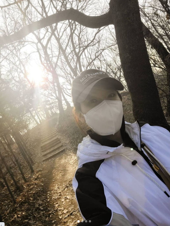 '백주부네 설날 풍경' 소유진, 남편에게 부엌맡기고 삼남매와 산책[★SNS] 