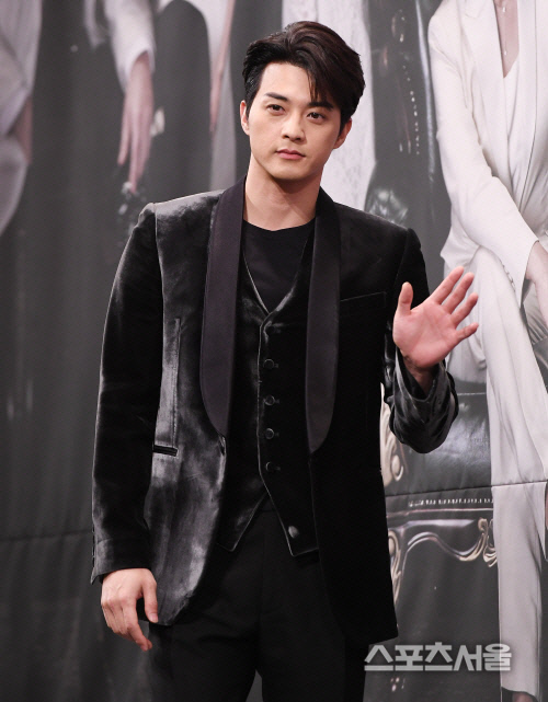 김지훈, '클럽하우스' 돌풍에 "더 우월해지고 싶은 심리" 소신 발언