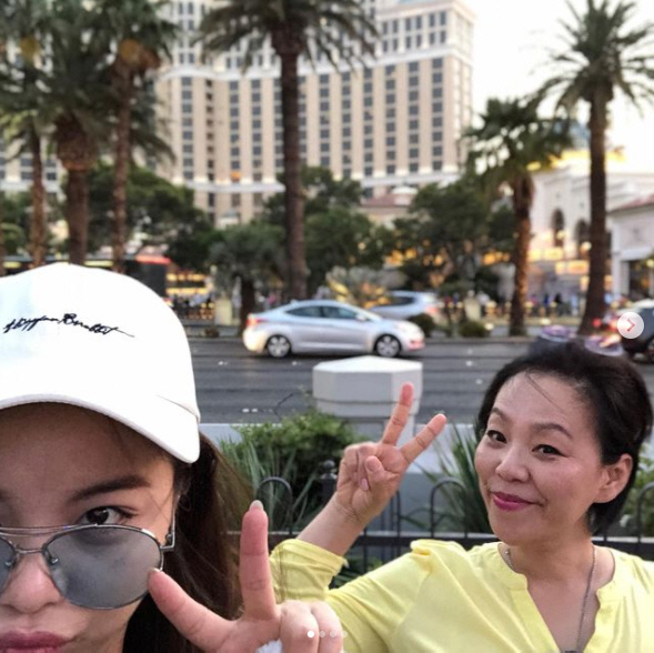 "이제 편히 쉬세요"…에일리 모친상