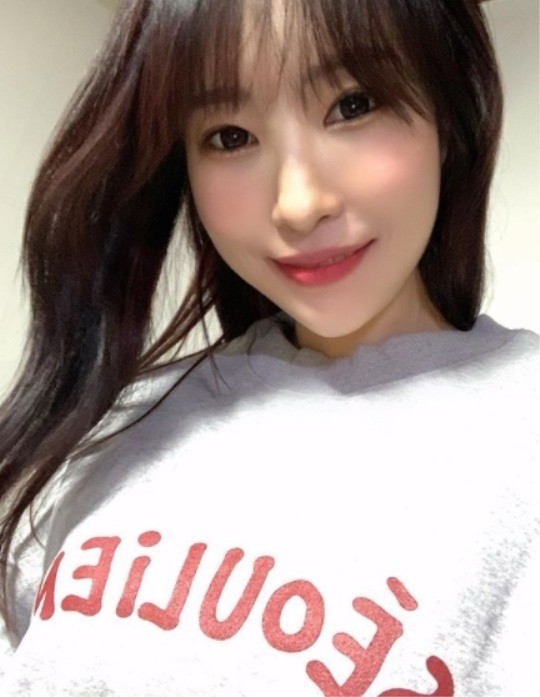 '쌍거풀수술' 이세영, 맨투맨만 걸쳐도 걸그룹 미모 [★SNS]