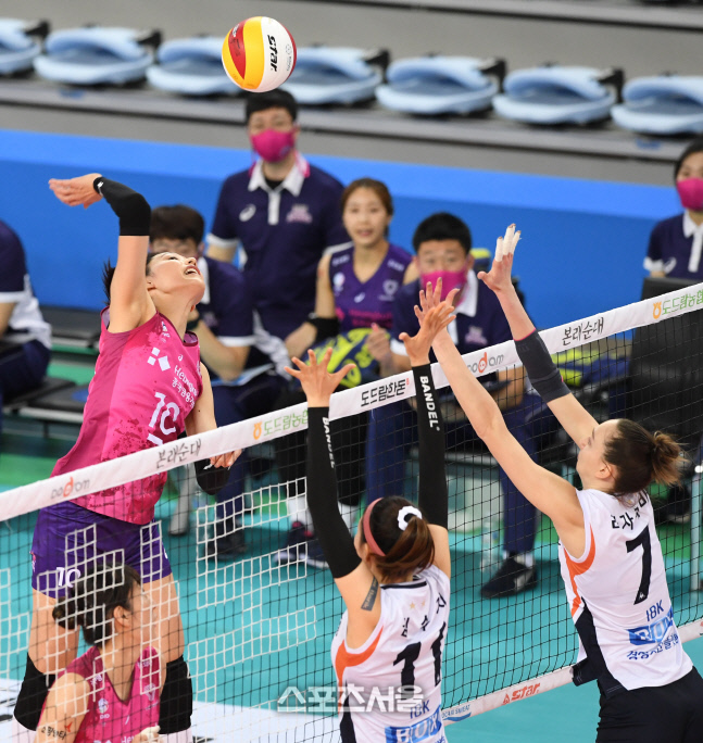 [포토] 흥국생명 김연경, 안간힘을 다해!