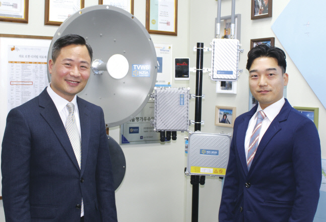 (주)엔지아커넥트 김유석 대표(왼쪽)