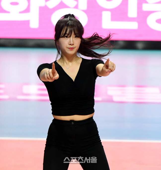 [포토] 치어리더 안지현 '새침하게'