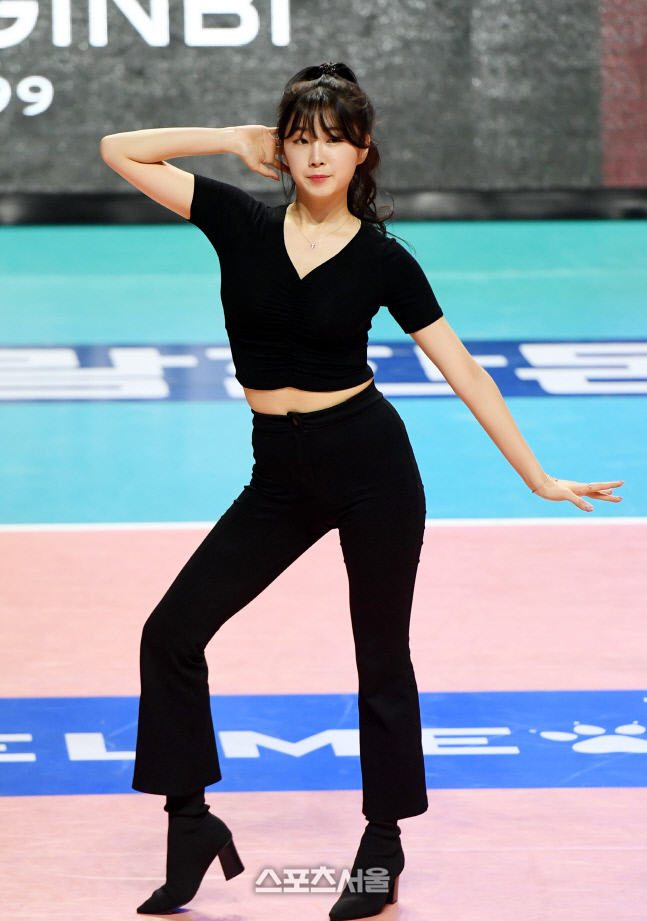 [포토] 치어리더 안지현 '명품 몸매 뽐내며'