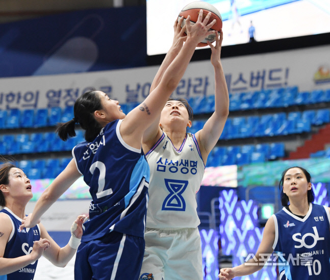 [포토] 삼성생명 이주연, 내가 잡았...?