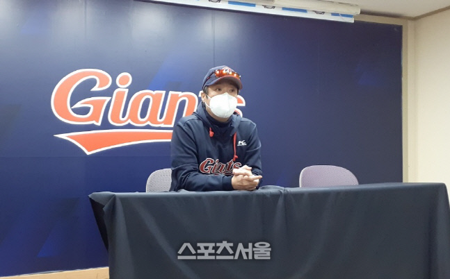 웨딩카 운전해주던 절친 사이에서 경쟁하는 감독으로