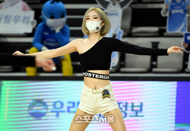 [포토] 치어리더 서현숙 '정열적인 공연'