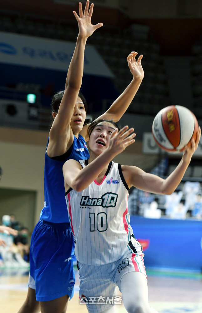 [포토] 강유림 '과감한 슛 시도'