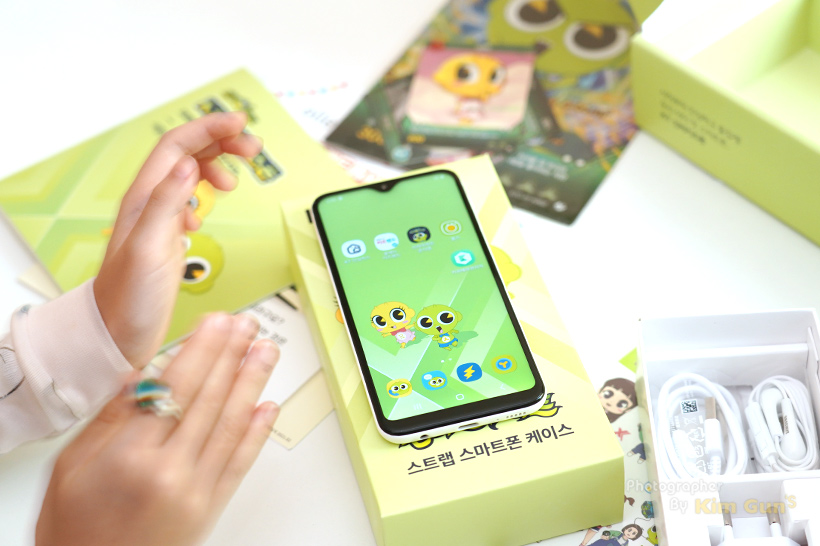 초등생 입학선물 인기 리틀카카오프렌즈 키즈폰4…’가격0원, 요금 무료’