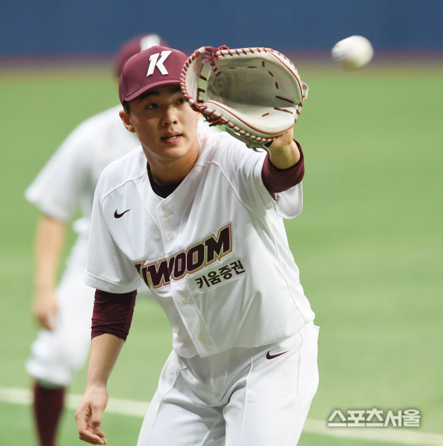 [포토] 키움 김시앙, 히어로즈의 미래를 위해!