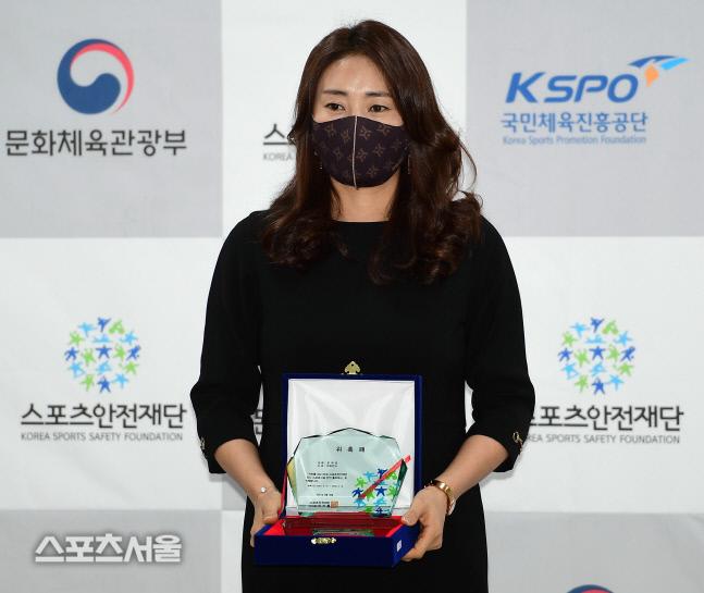 시드니 올림픽 금메달리스트 정재은, 스포츠안전재단 홍보대사 위촉식'에서 홍보대사로 임명돼