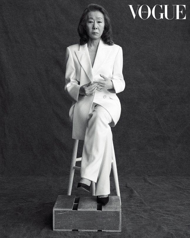 윤여정 보그 코리아 화보 촬영 3