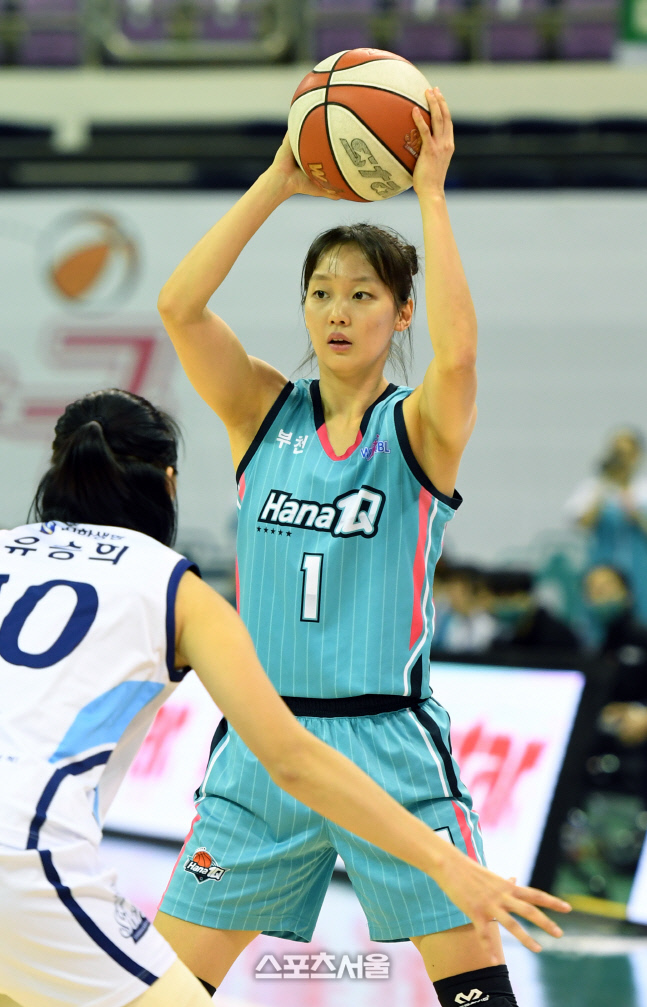 [포토]하나원큐 신지현, 공격 간다!