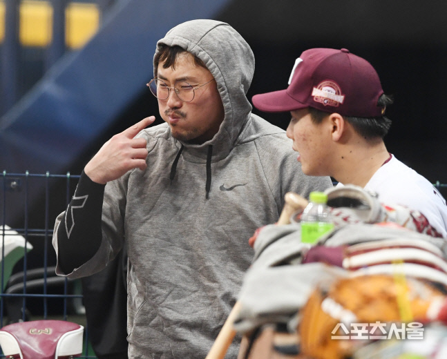 [포토] 키움 이지영, 토마토가...너무 맛있어~