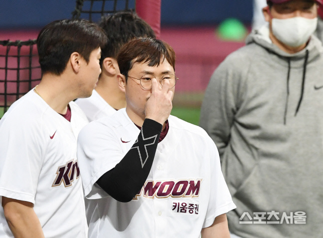 [포토] 키움 이지영, 보고 있어요~