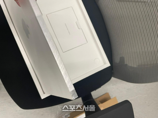 맥북 주문했더니 철판이 떡~ 업체 측은 "반품정책 악용 사례, 우리도 피해자" 해명