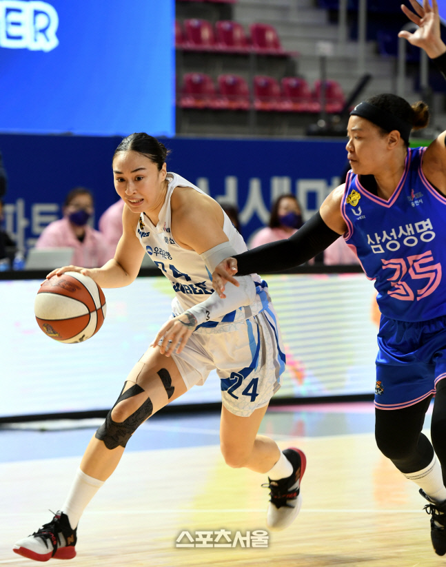 [포토] 김소니아 '과감한 돌파'