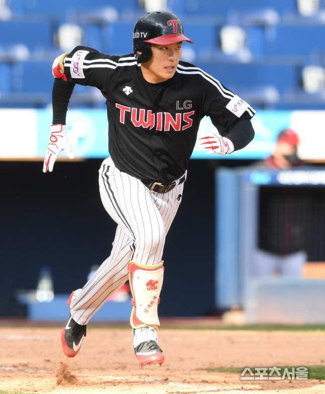 [포토] LG 함창건, 부리나케~