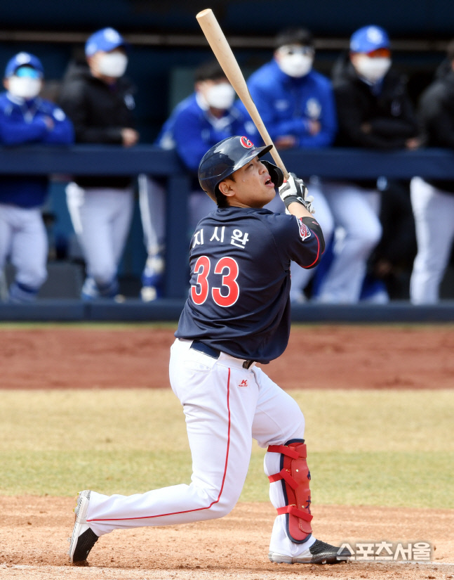 [포토] 롯데 지시완, 지성준에서 개명으로 새 출발!