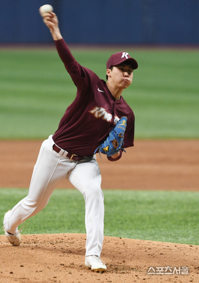 [포토] 키움 장재영, 드디어...마운드 피칭!